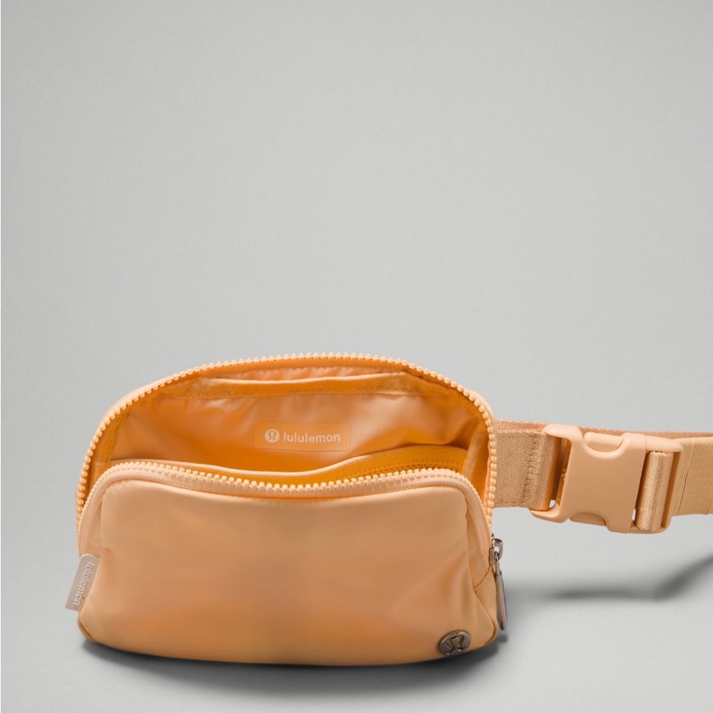 Lululemon Everywhere Belt bag 1L - Picture 4 of 9